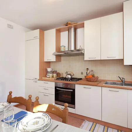Modern Apartment with Private Garden near Lake in Lombardy Appartement Gravedona